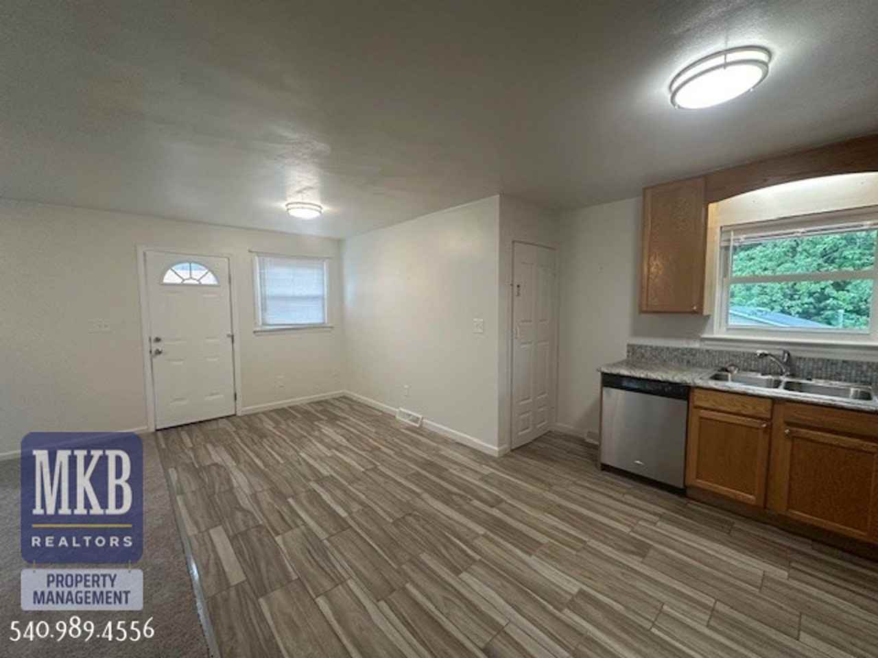 745 Kenyon Rd - Photo 5 of 24