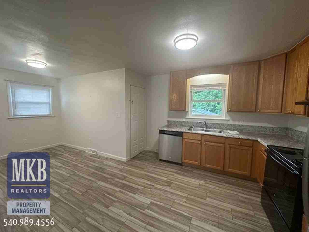 745 Kenyon Rd - Photo 6 of 24
