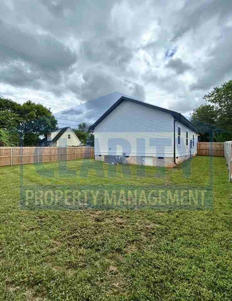 1513 Huff Ave Sw - Photo 4 of 26