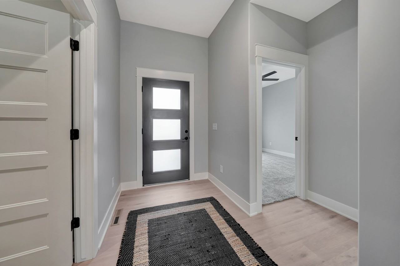 8740 Mohave Dr - Photo 2 of 21