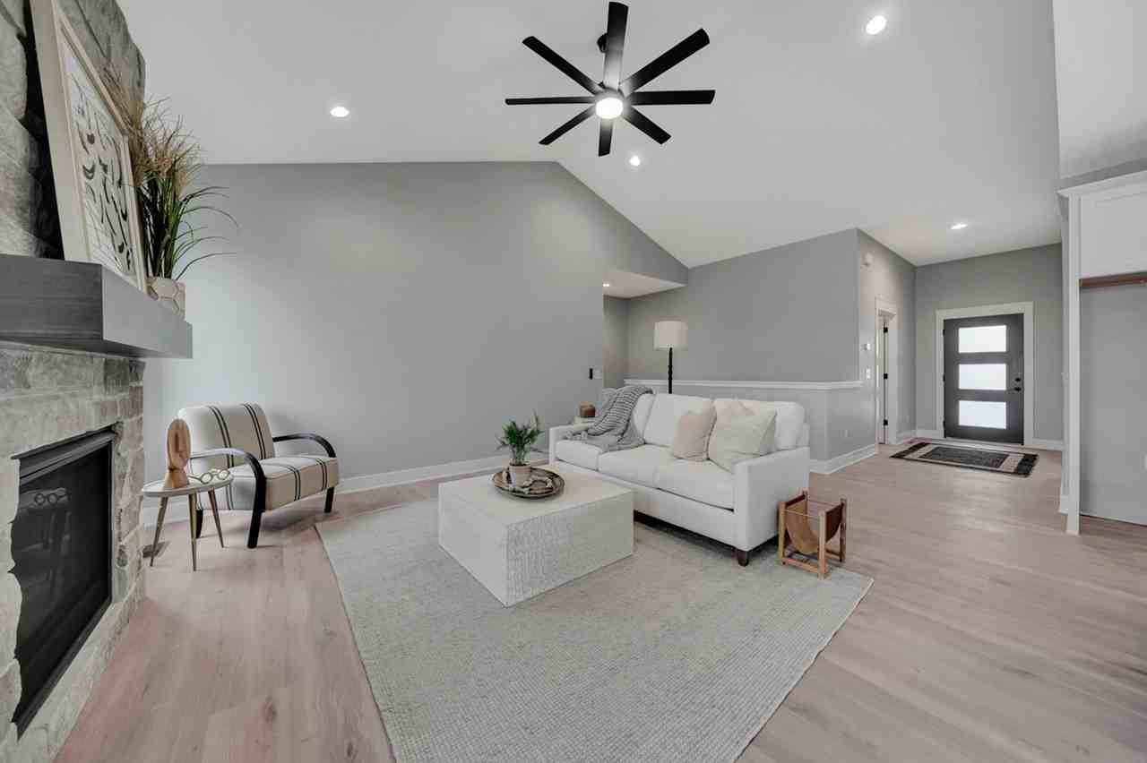 8740 Mohave Dr - Photo 5 of 21