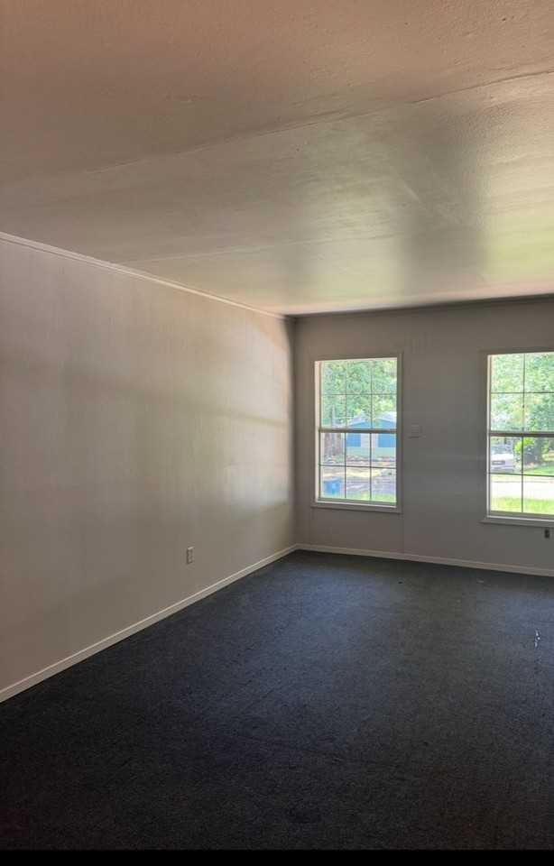 411 Byrne St - Photo 3 of 3