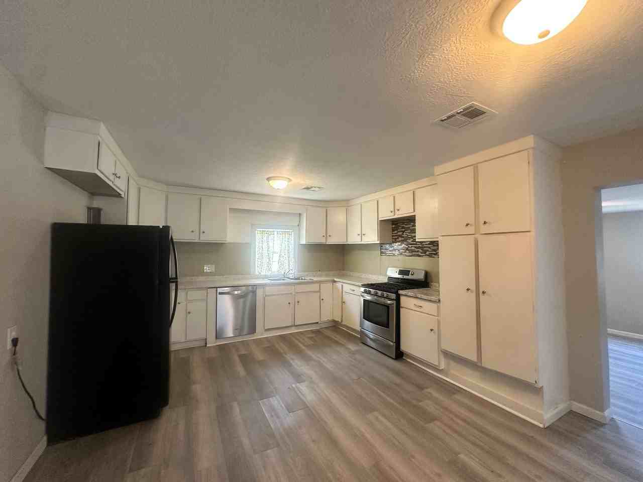 604 Block St - Photo 3 of 27