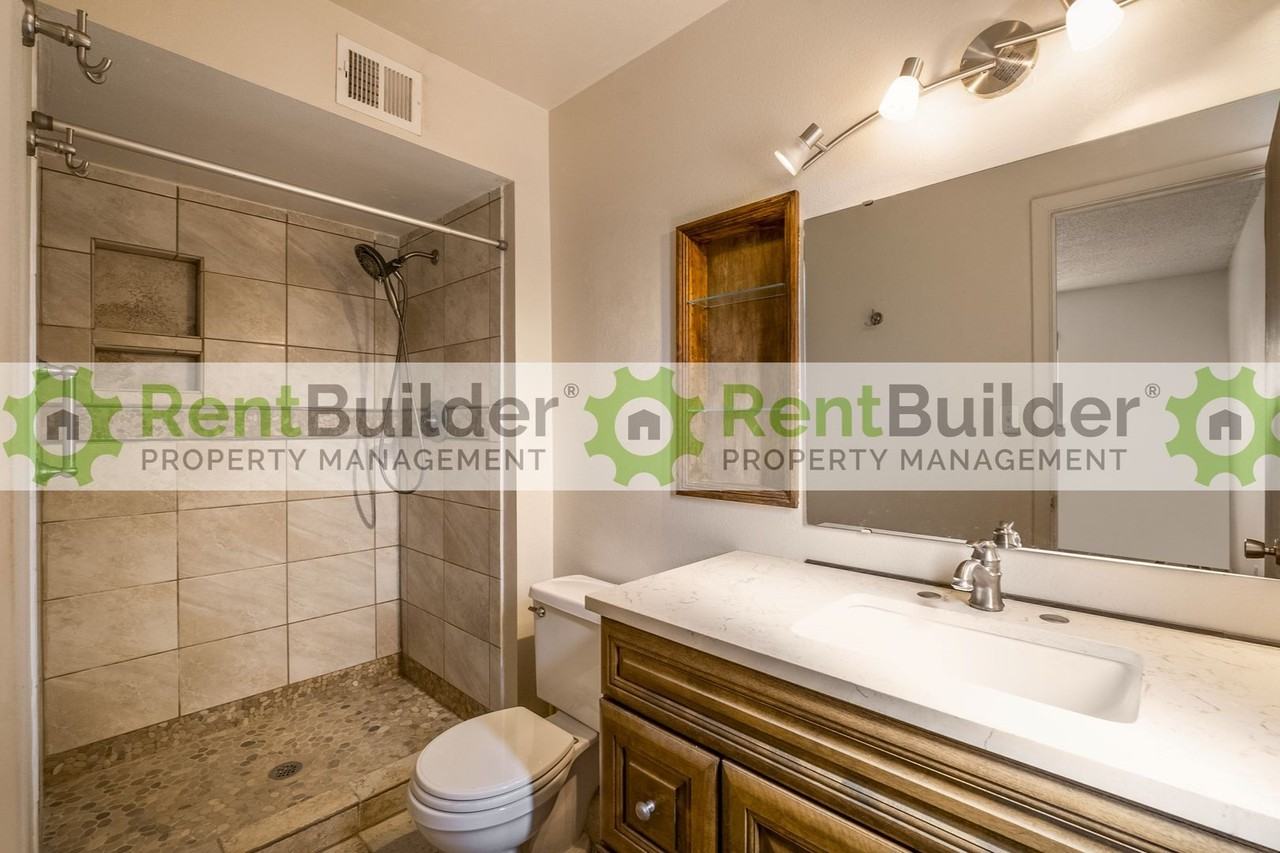 14104 Turner Pl Ne - Photo 3 of 29