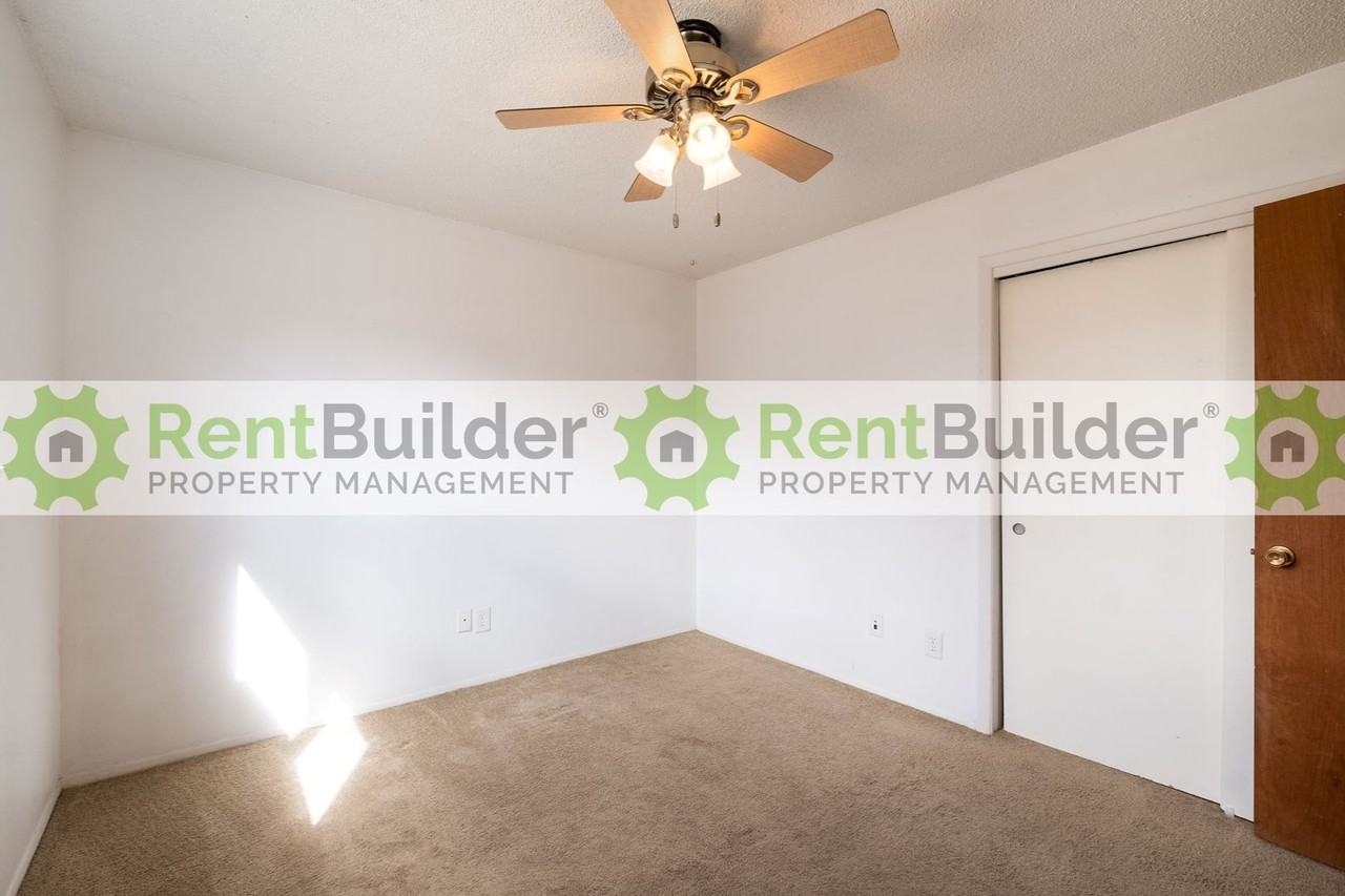 14104 Turner Pl Ne - Photo 5 of 31