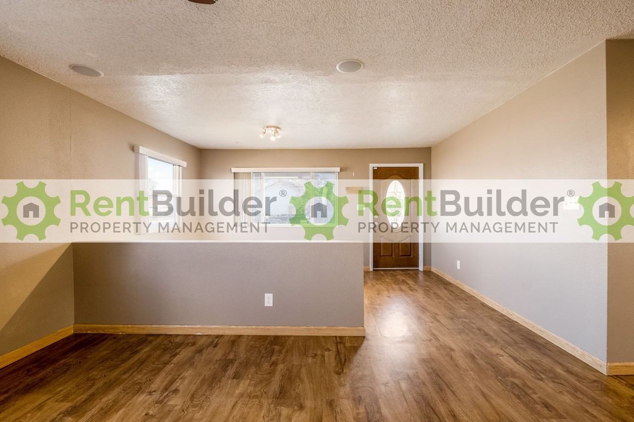 14104 Turner Pl Ne - Photo 4 of 31