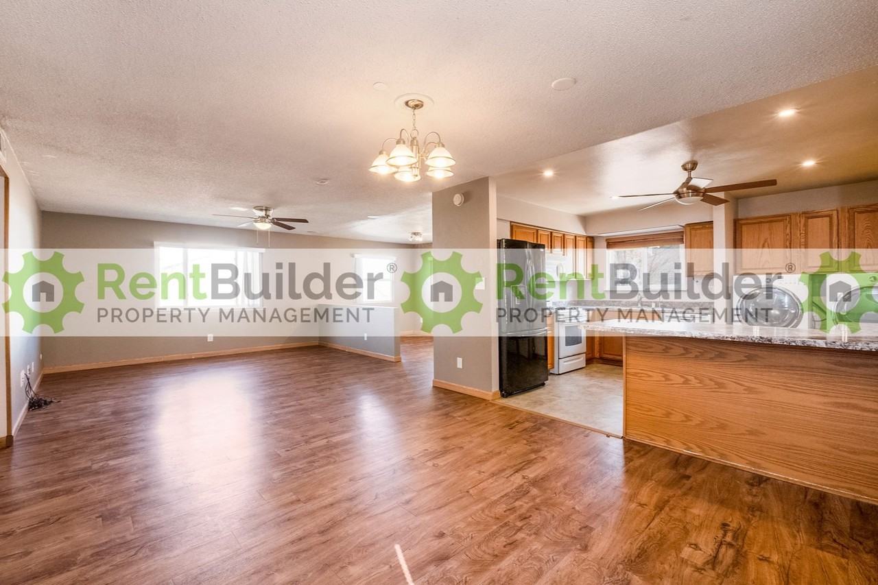 14104 Turner Pl Ne - Photo 7 of 31