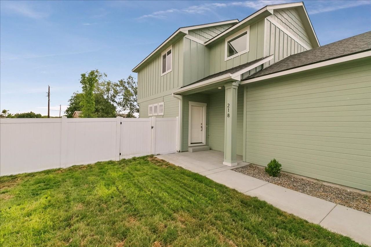 218 W Nevada Ave - Photo 2 of 30