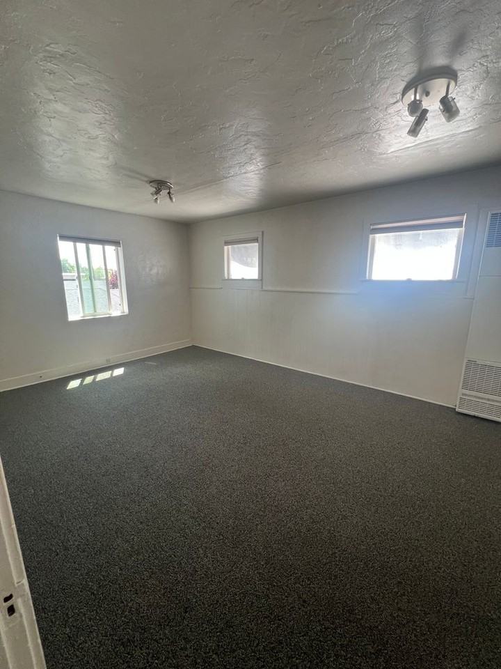 Cottage & Beaver - Photo 3 of 8