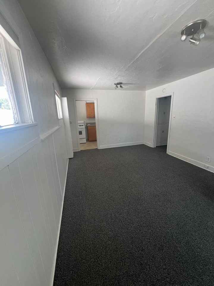 Cottage & Beaver - Photo 4 of 8