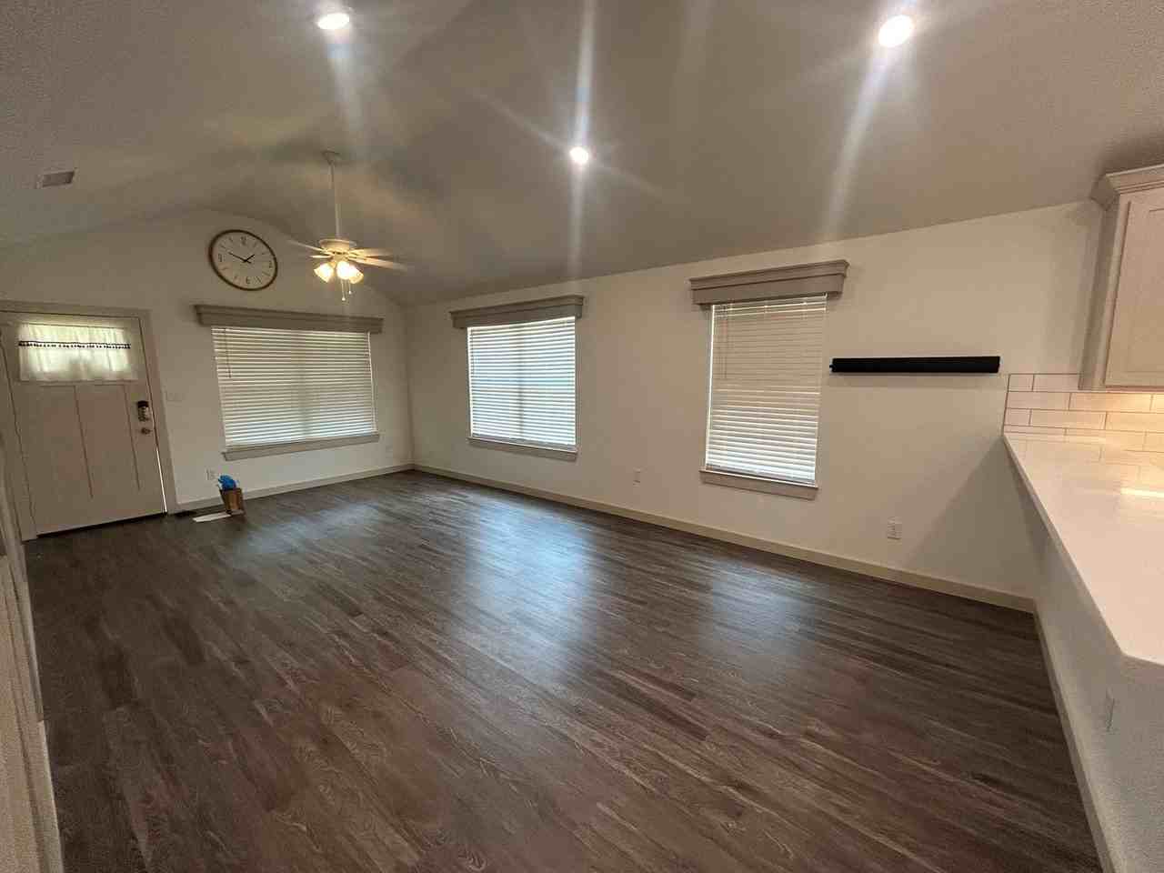 1901 Algonquin St - Photo 3 of 19