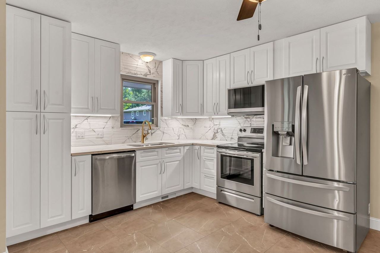 916 Allison Ave - Photo 2 of 29