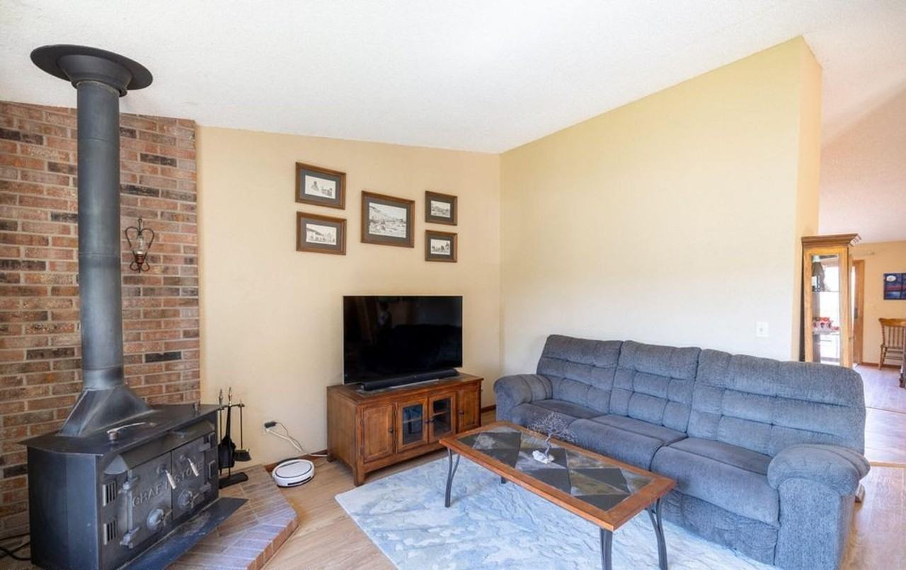 720 E 5th St - Photo 6 of 24