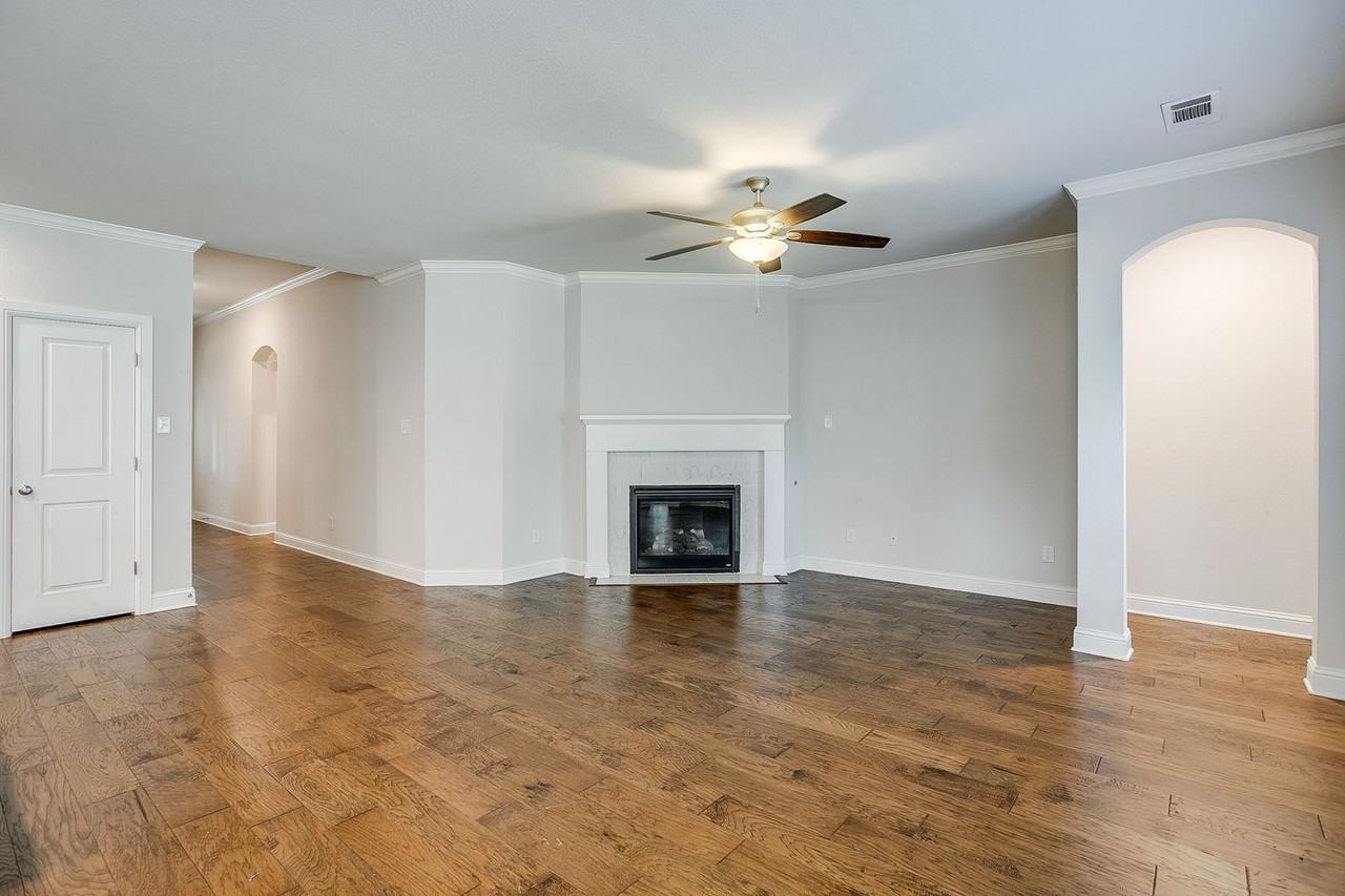 3320 Mission St - Photo 2 of 20