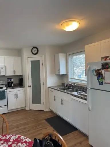 126 Ralph Ave W - Photo 2 of 11