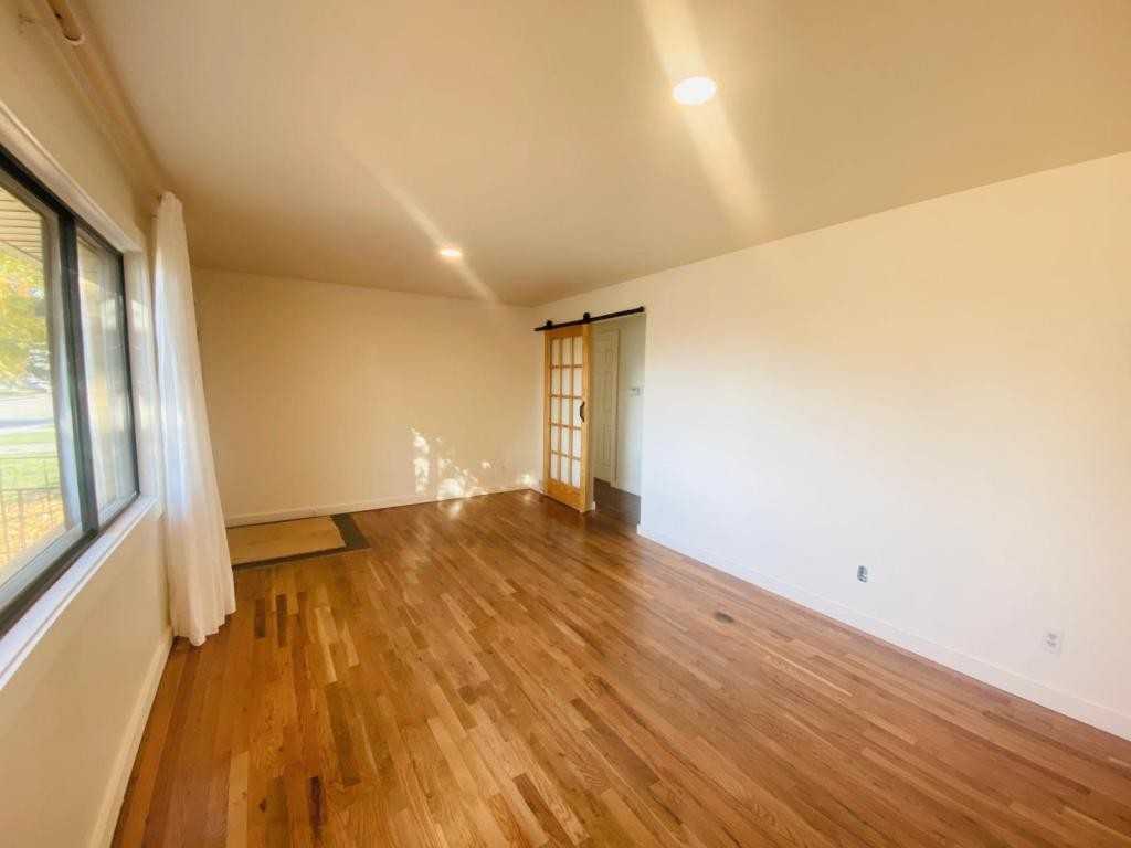 765 E 15th St - Photo 4 of 22