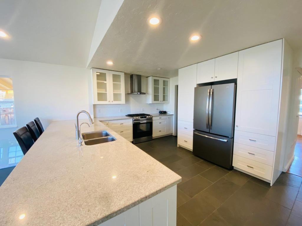 765 E 15th St - Photo 5 of 22