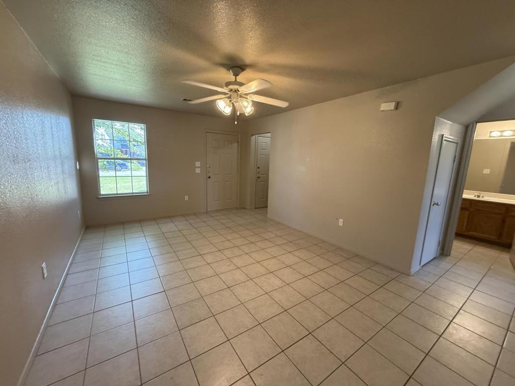 3109 Yaupon Rd #B - Photo 5 of 27