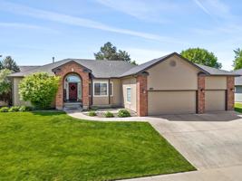 featured image of 695 W Riodosa Dr