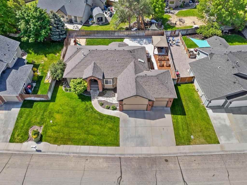 695 W Riodosa Dr - Photo 3 of 49