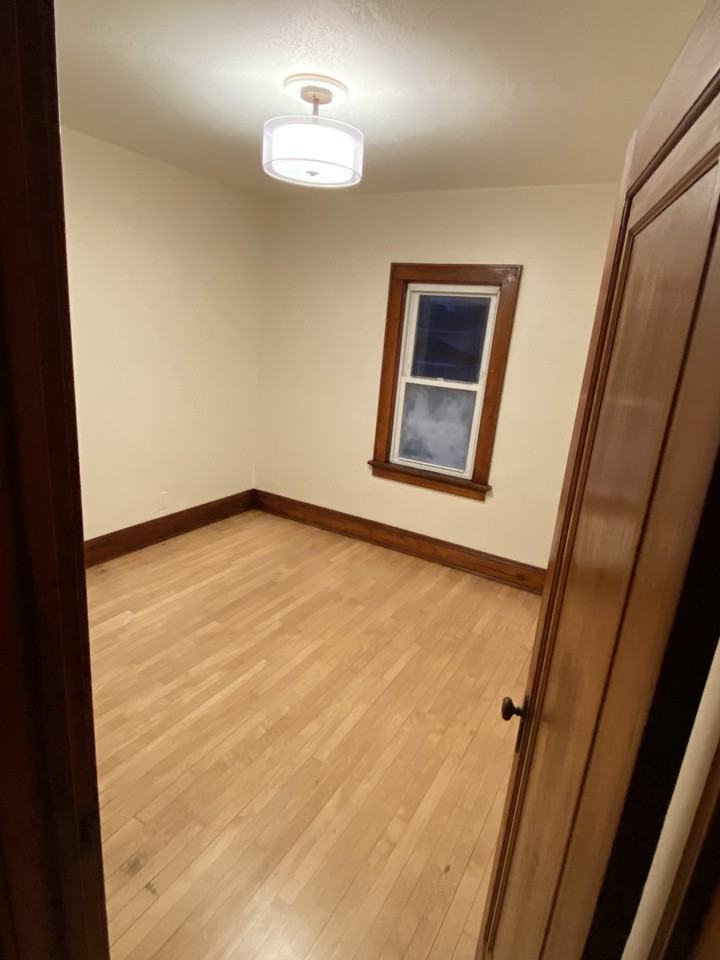 2240 E Vollmer Ave - Photo 3 of 11