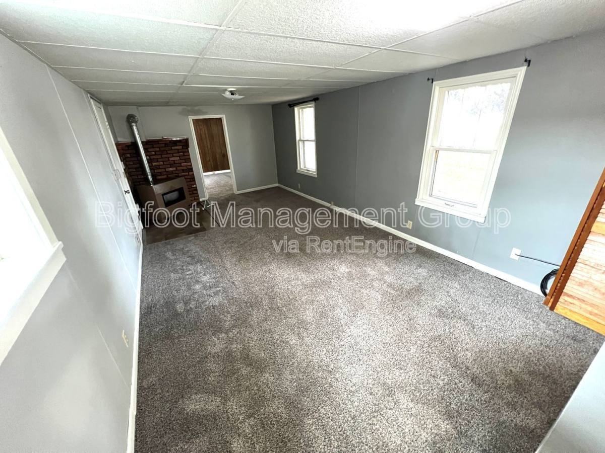 302 E Clark St - Photo 3 of 7