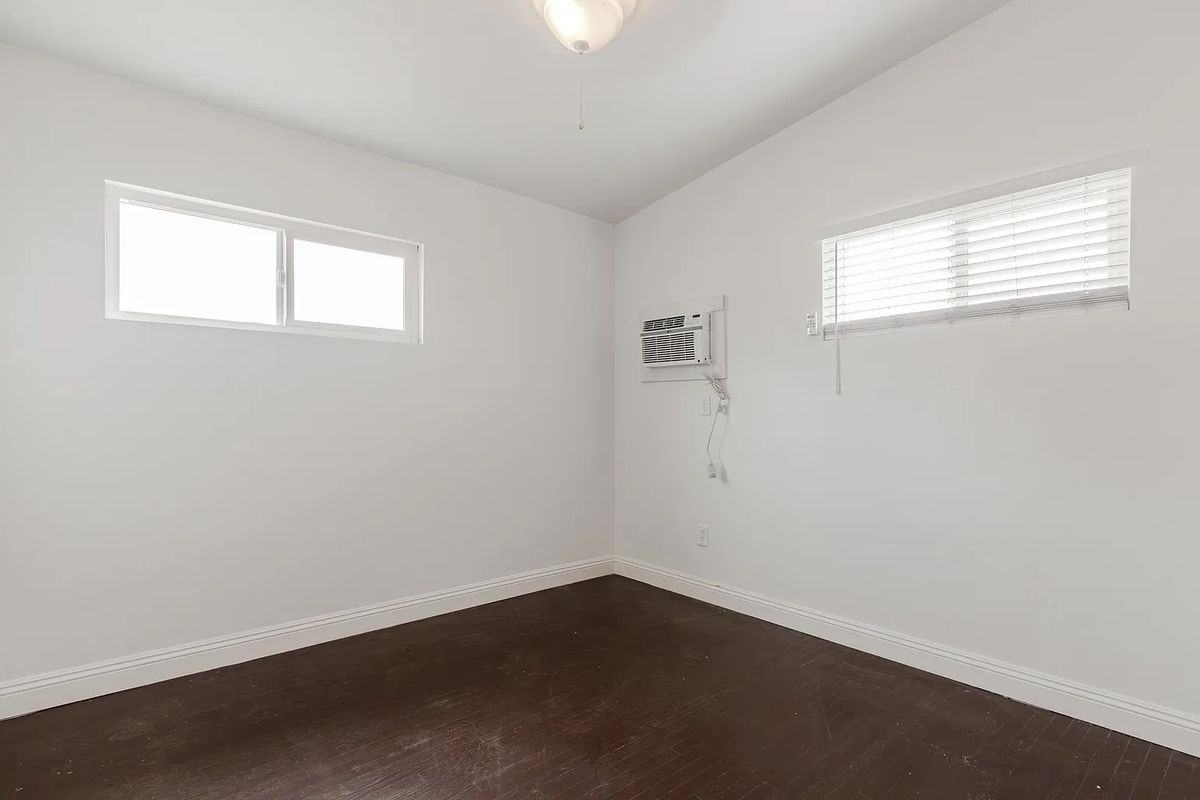 4971 Dassco Ct - Photo 2 of 9