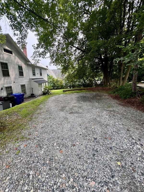 111 Rockwell St - Photo 2 of 10