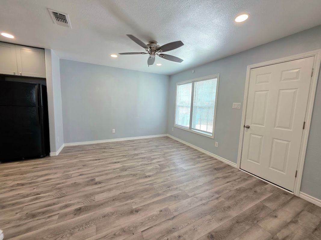 1725 Madrid St - Photo 3 of 17