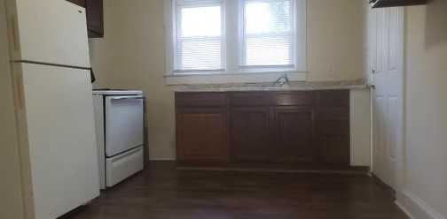 1026 Pearson St - Photo 2 of 10