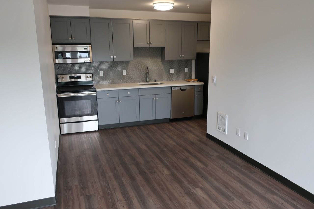 Cohanim Renaissance on The University Ave! - Photo 6 of 50