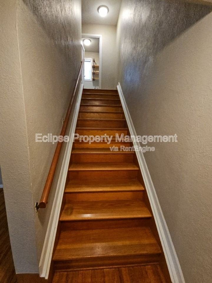 221 Edison Ave - Photo 3 of 17