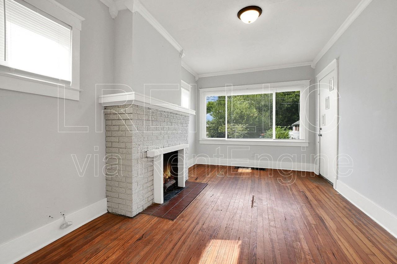 1236 Manitau Ave - Photo 2 of 18