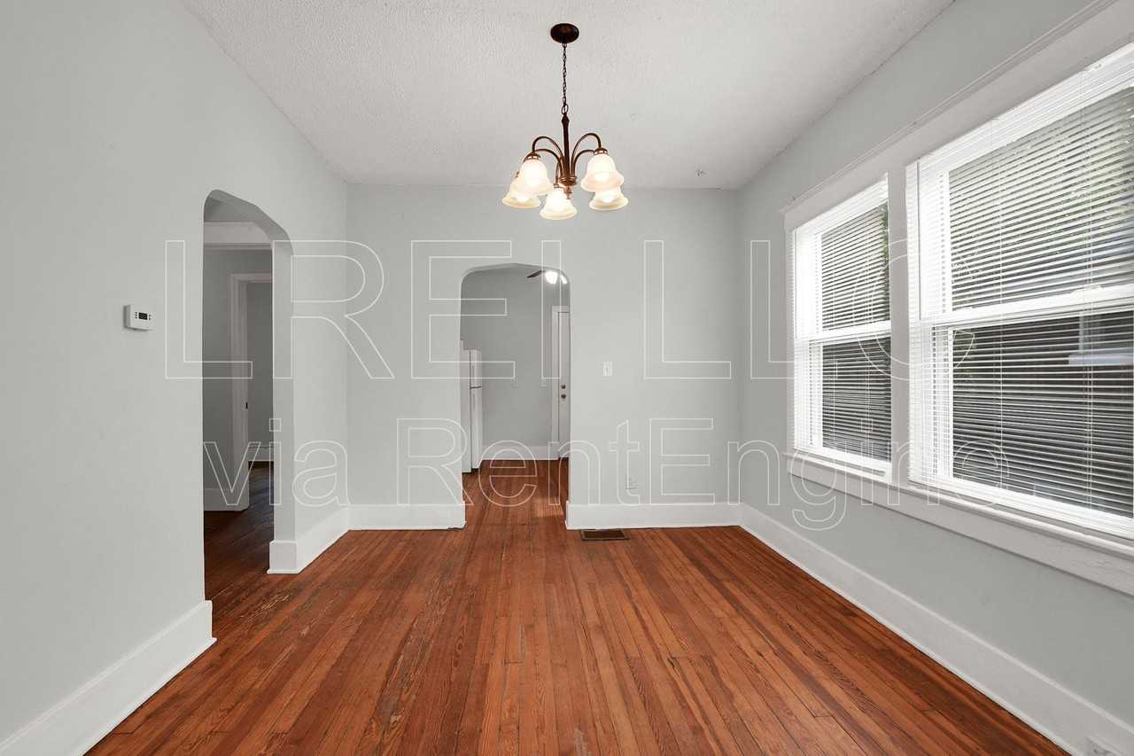 1236 Manitau Ave - Photo 4 of 18