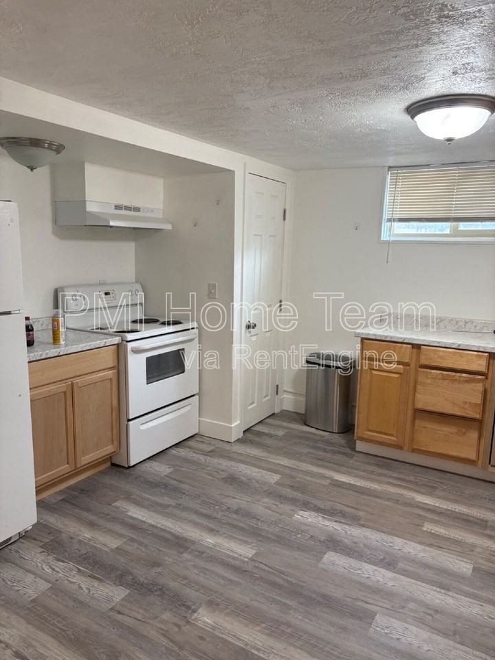 732 E 1000 S #B - Photo 3 of 13