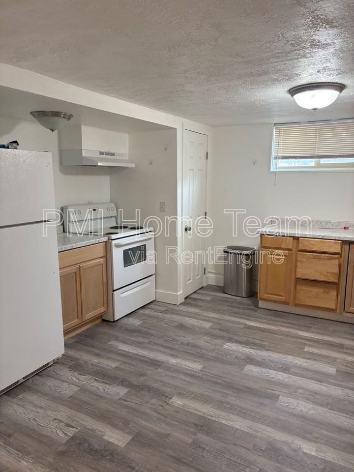 732 E 1000 S #B - Photo 4 of 13