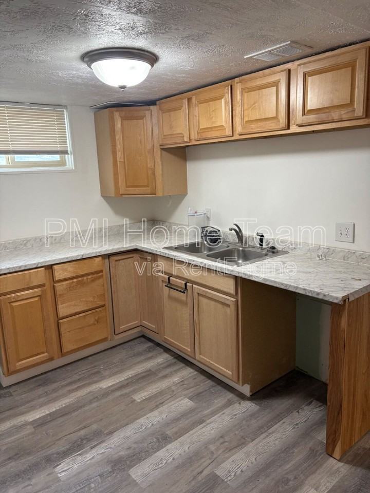 732 E 1000 S #B - Photo 7 of 13