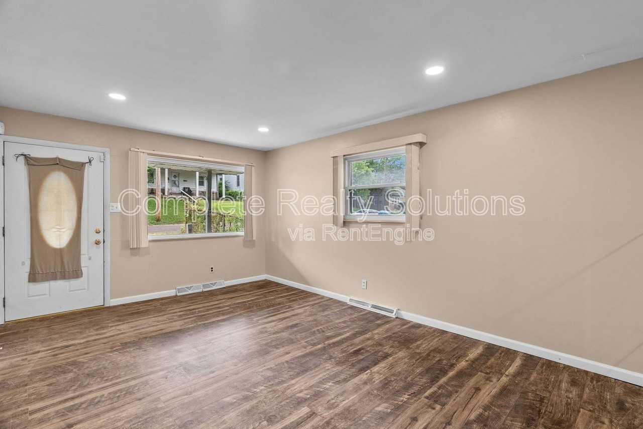 7219 Harney Ave - Photo 3 of 36