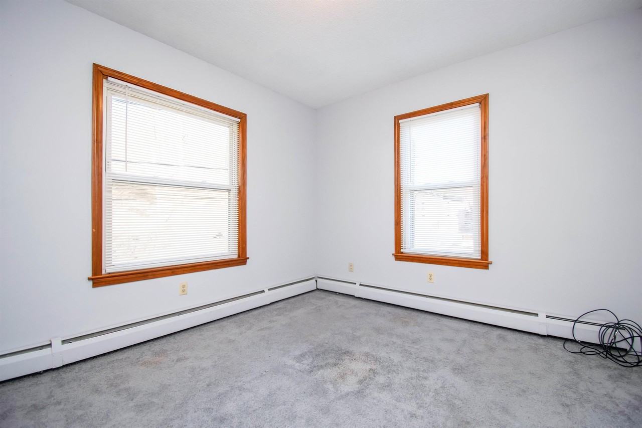 315 Woronoco Rd #B - Photo 6 of 36