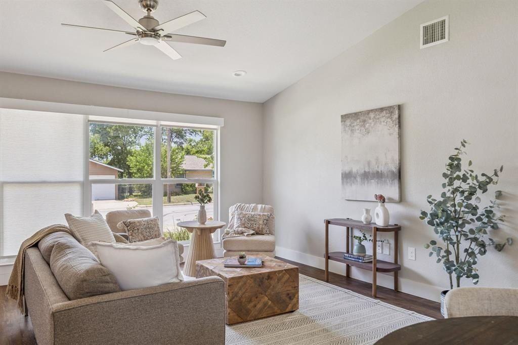 3703 Tower View Ct - Photo 4 of 39