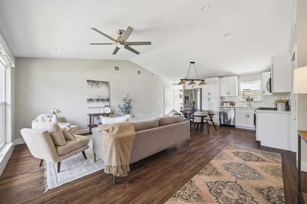 3703 Tower View Ct - Photo 5 of 39