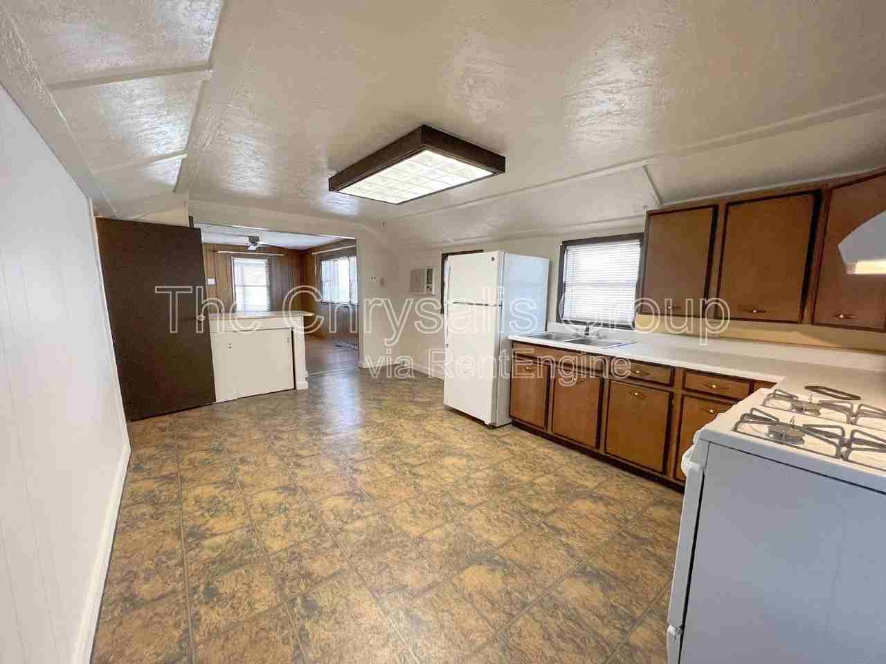 230 Creve Coeur St - Photo 6 of 10