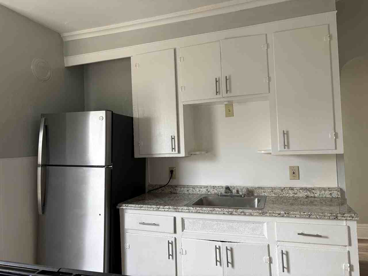 411 W Ferry St #3 - Photo 3 of 4