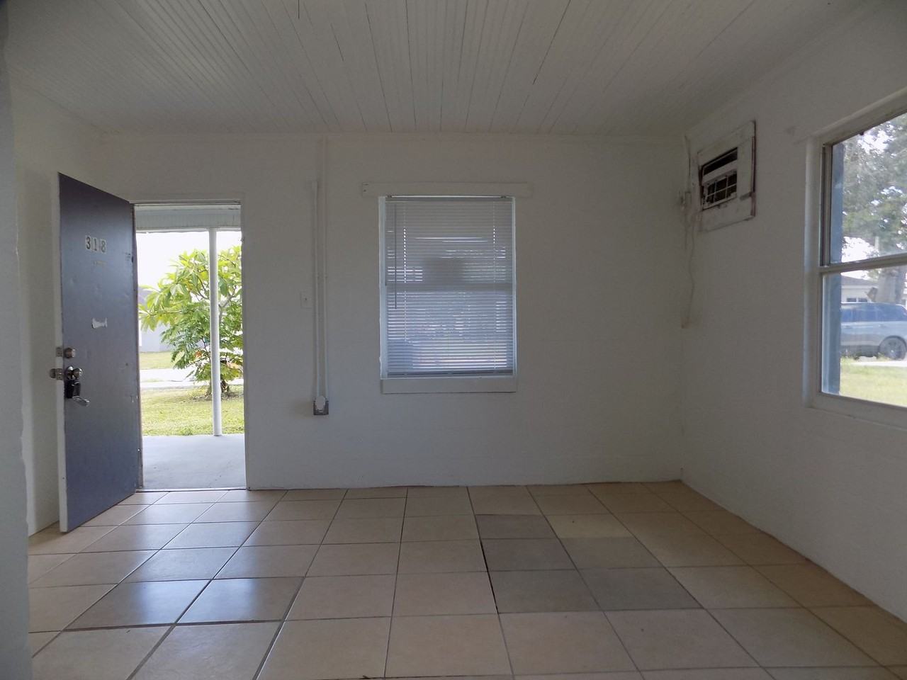 318 Pearl St - Photo 4 of 8