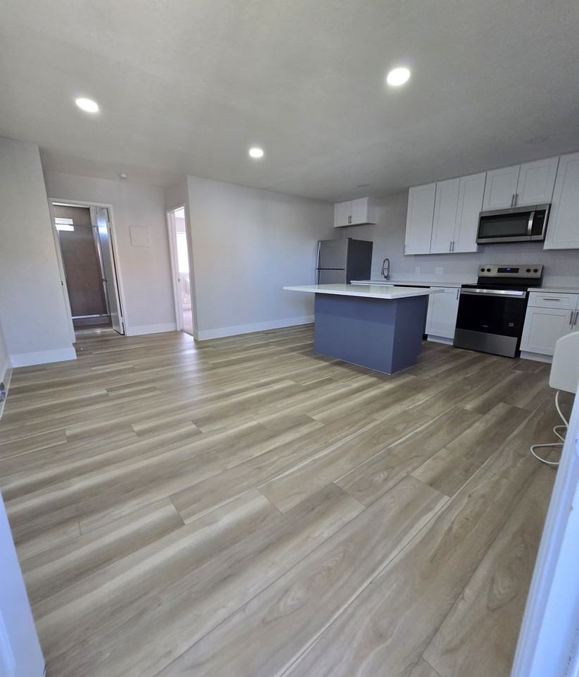 Apartments in the Heart of Las Vegas - Photo 4 of 16