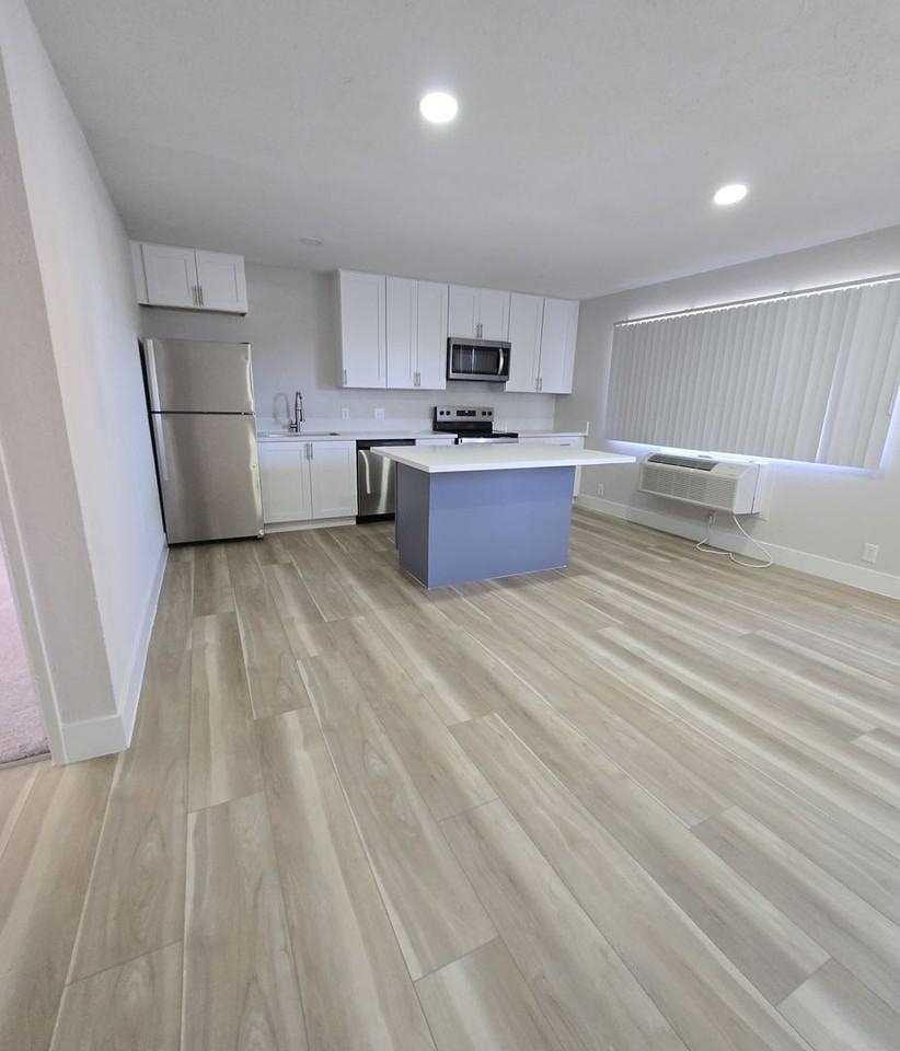 Apartments in the Heart of Las Vegas - Photo 5 of 16
