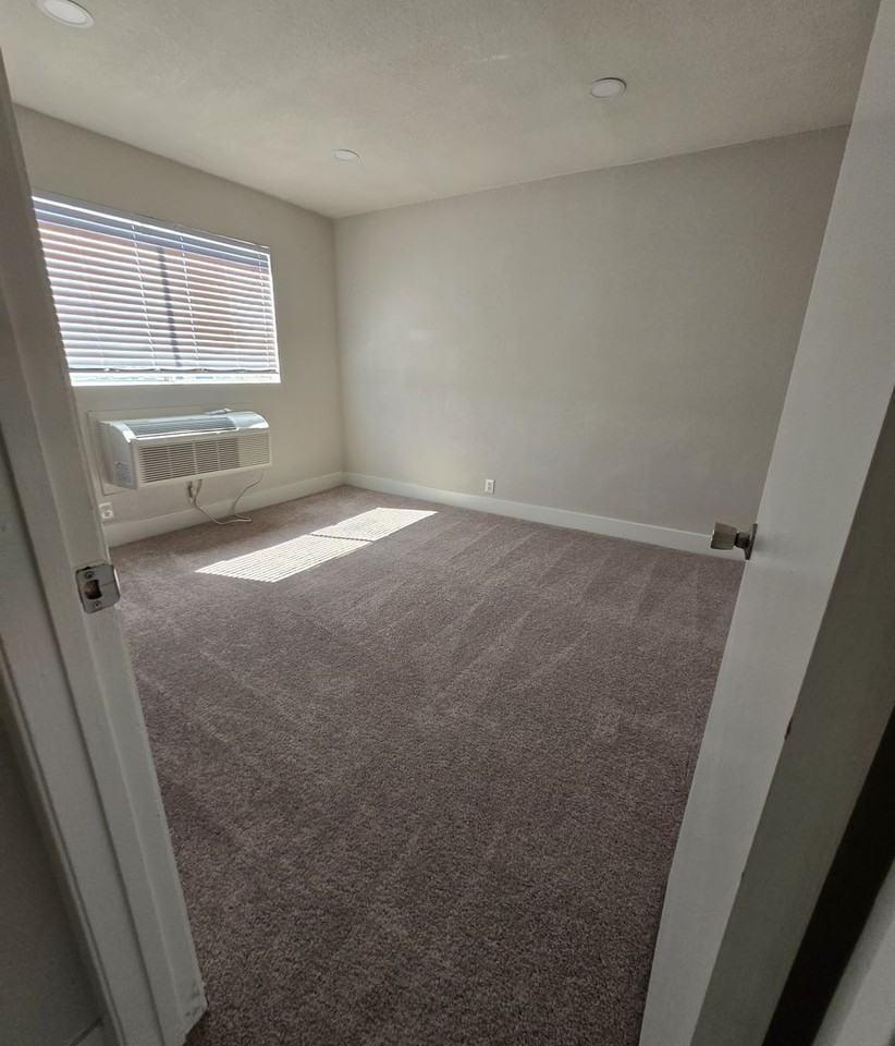 Apartments in the Heart of Las Vegas - Photo 6 of 16