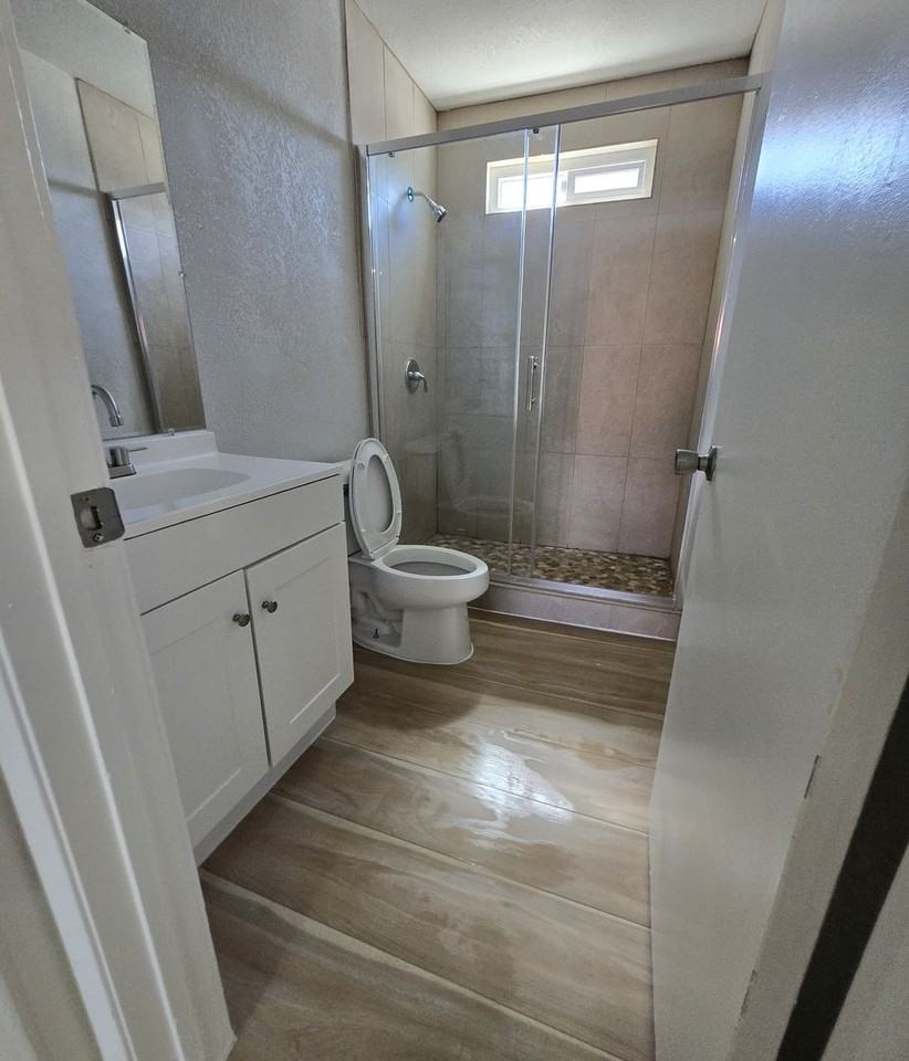 Apartments in the Heart of Las Vegas - Photo 7 of 16