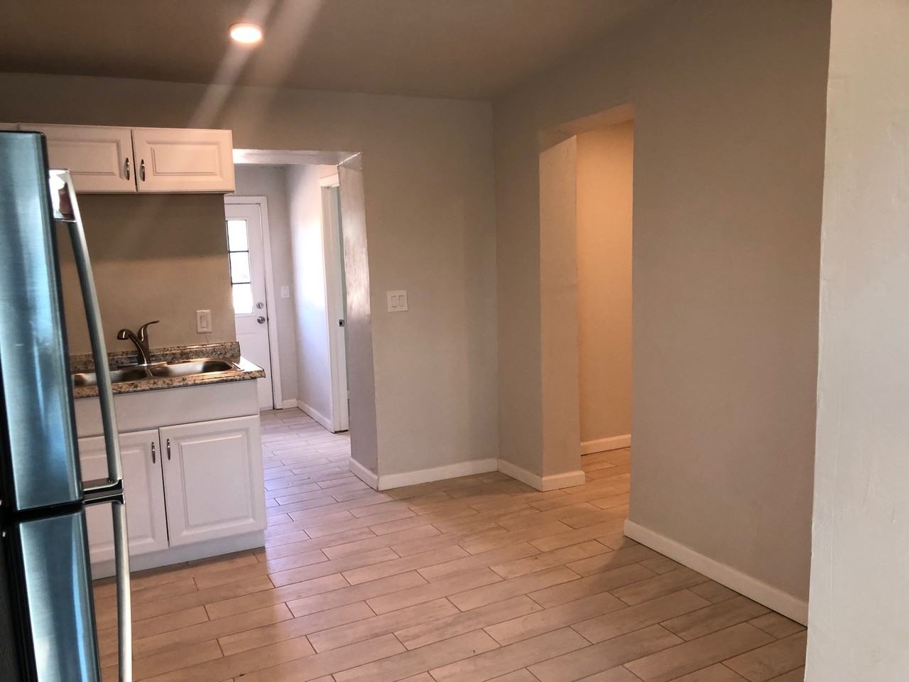 2813 S 12th Ave - Photo 3 of 16