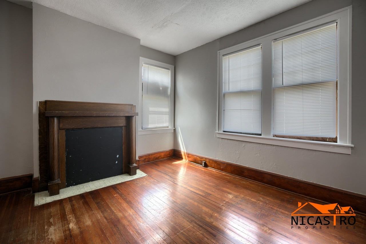 2070 Indianola Ave - Photo 6 of 44